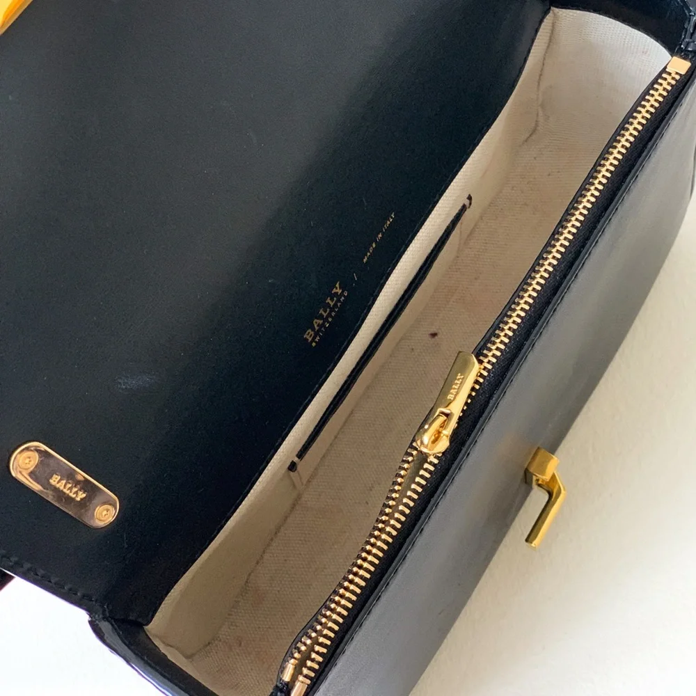 👜 BALLY Ladies Janelle Buckle Shoulder Bag - Picture 9 of 10